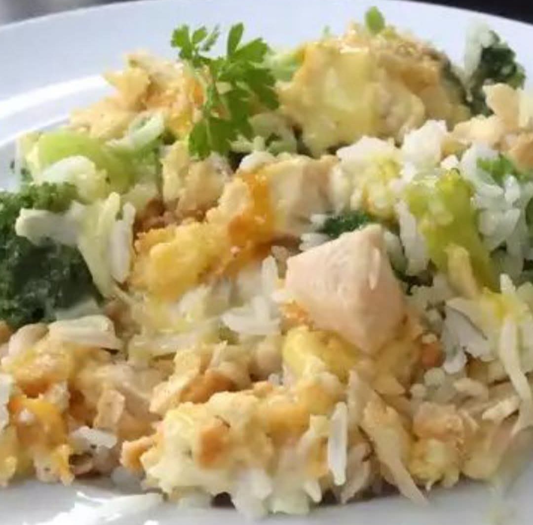 Chicken, Broccoli, and Rice Scramble Skillet