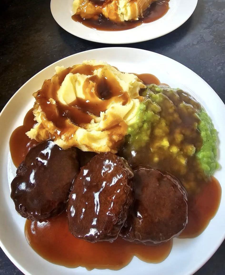 British Savoury Minced Beef Pies