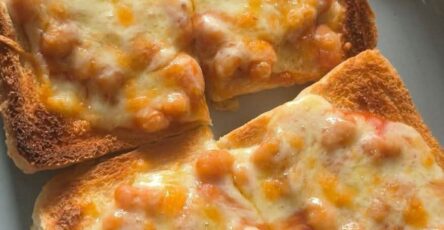 Cheesy Baked Beans on Toast