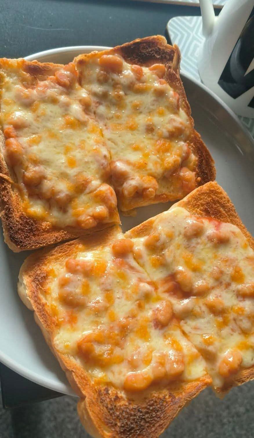Cheesy Baked Beans on Toast