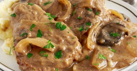 Cube Steak with Mushroom and Onion Gravy